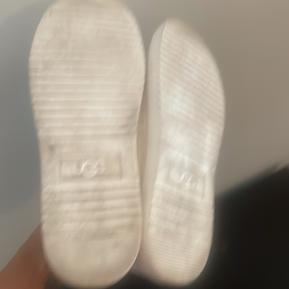 White leather Ugg sip ons. Worn once - Picture 3 of 4